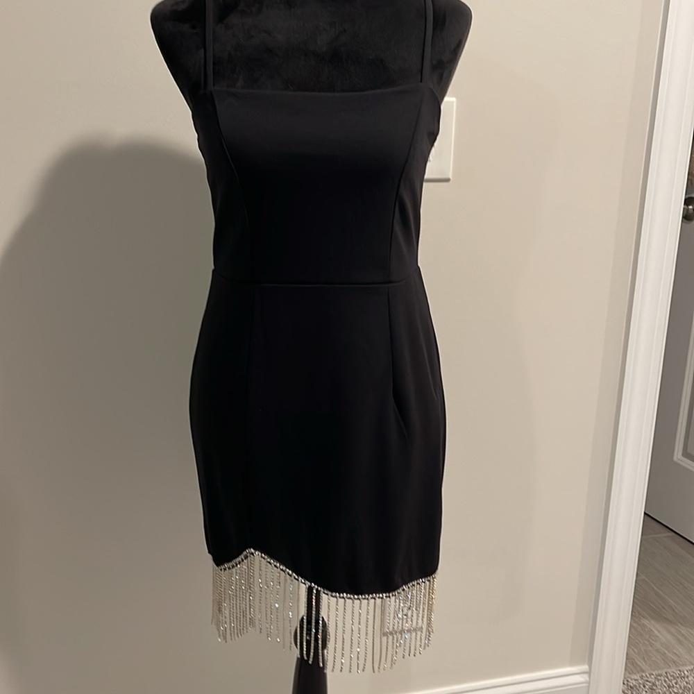 - Beautiful body-contour dress! Perfect for holidays!